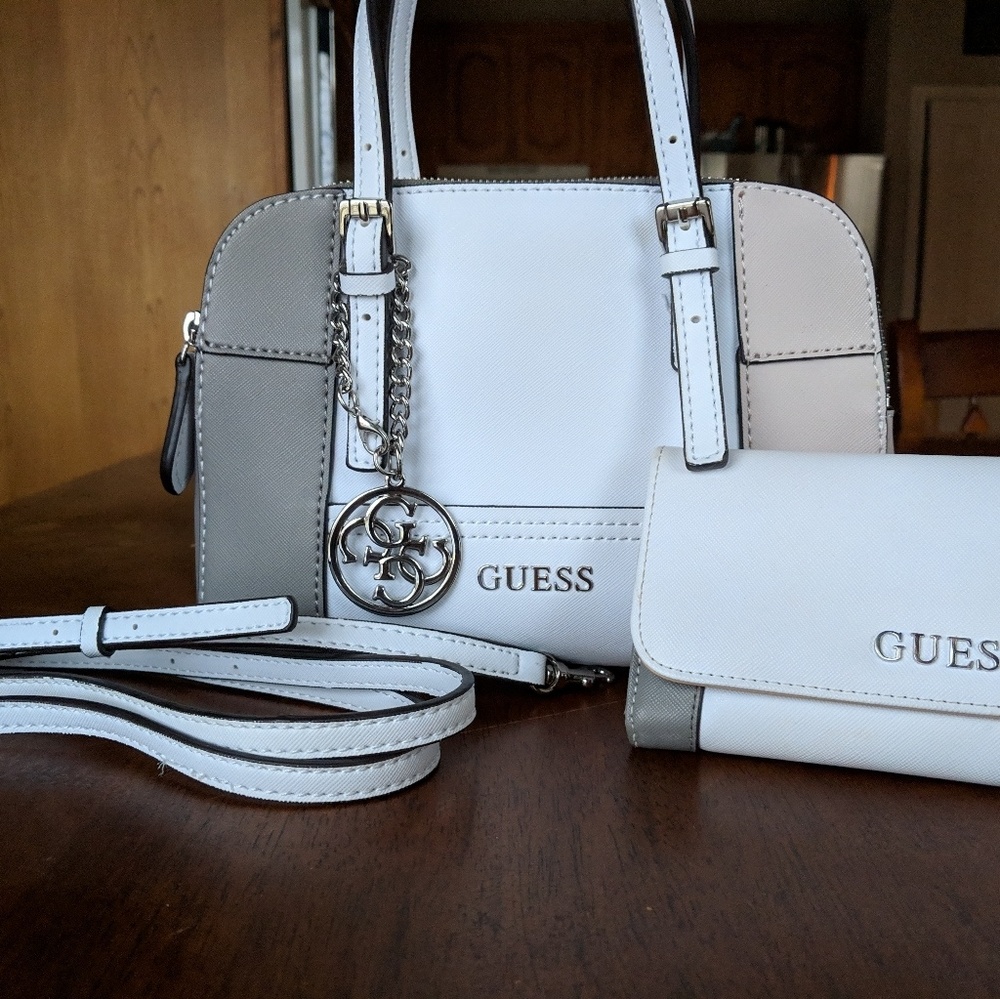 Guess purse with matching wallet, NWOT